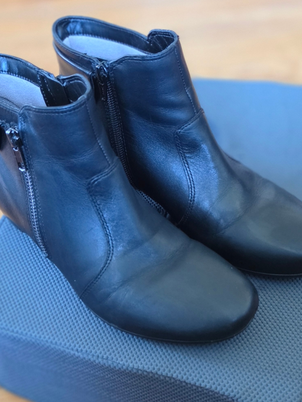 Naturalizer - Haley - Black Leather Ankle Boots with Side Zipper